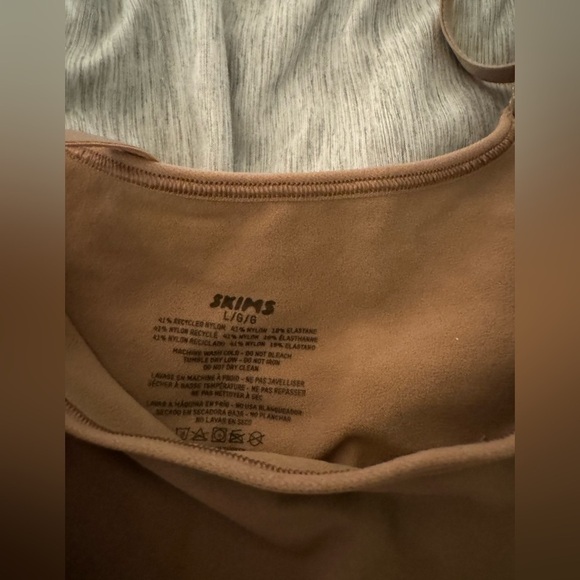 Skims Seamless Sculpting OPEN BUST THONG BODYSUIT - Picture 5 of 6